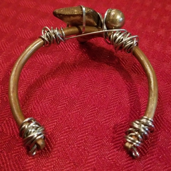 Intriguing bold cuff bracelet - Picture 5 of 5